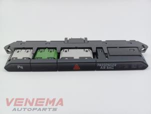 Usagé Commutateur éclairage d'urgence Volkswagen Passat Variant (3G5) 1.6 TDI 16V Prix € 19,99 Règlement à la marge proposé par Venema Autoparts
