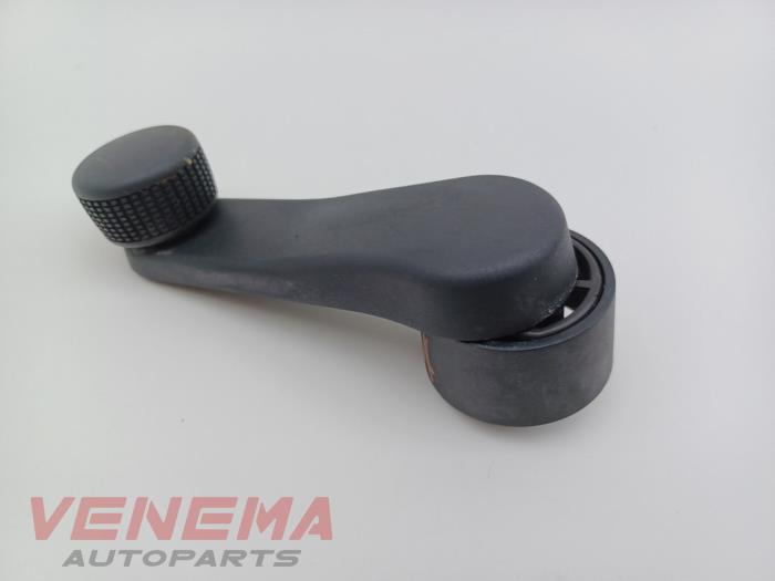 Używane Klamka okienna Seat Ibiza V (KJB) 1.0 12V Cena € 9,99 Procedura marży oferowane przez Venema Autoparts