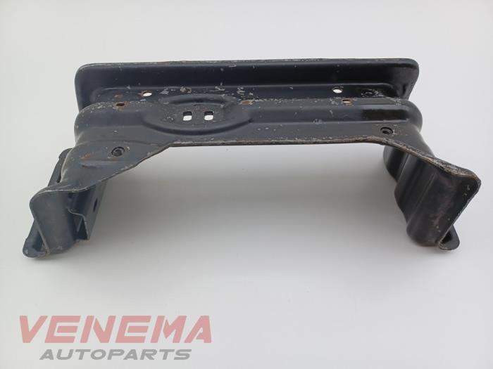 Used Engine mount Mercedes ML II (164/4JG) 3.0 ML-280 CDI 4-Matic V6 24V Price € 79,99 Margin scheme offered by Venema Autoparts