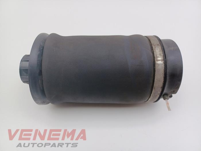 Begagnade Luftfjäder Mercedes ML II (164/4JG) 3.0 ML-280 CDI 4-Matic V6 24V Pris € 79,99 Marginaltabell erbjuds av Venema Autoparts