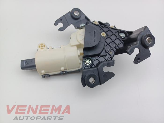 Używane Silnik tylnej klapy Opel Grandland (X) 1.2 Turbo 12V Cena € 89,99 Procedura marży oferowane przez Venema Autoparts