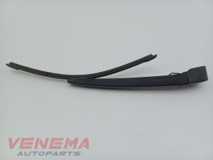 Usagé Bras essuie-glace arrière Volkswagen Passat Variant (3G5) 1.6 TDI 16V Prix € 14,99 Règlement à la marge proposé par Venema Autoparts
