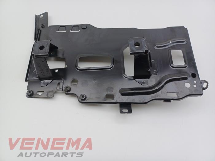 Battery tray