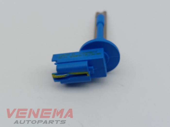 Begagnade Innetemperatursensor Volvo V40 (MV) 2.0 D2 16V Pris € 14,99 Marginaltabell erbjuds av Venema Autoparts