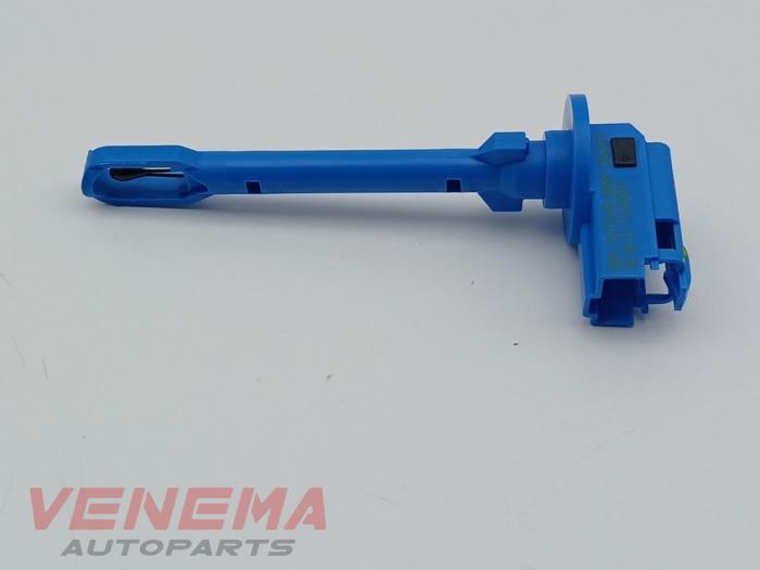 Begagnade Innetemperatursensor Volvo V40 (MV) 2.0 D2 16V Pris € 14,99 Marginaltabell erbjuds av Venema Autoparts