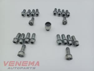 Używane Zestaw srub mocujacych kola Seat Ateca (5FPX) 1.5 TSI 16V Cena € 19,99 Procedura marży oferowane przez Venema Autoparts