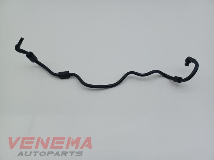 Begagnade Bromsslang Mercedes C Estate (S205) C-300d 2.0 Turbo 16V Pris € 14,99 Marginaltabell erbjuds av Venema Autoparts
