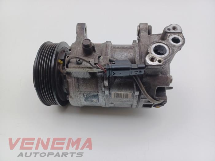 Usagé Pompe clim BMW 1 serie (F20) 114d 1.5 12V TwinPower Prix € 29,99 Règlement à la marge proposé par Venema Autoparts