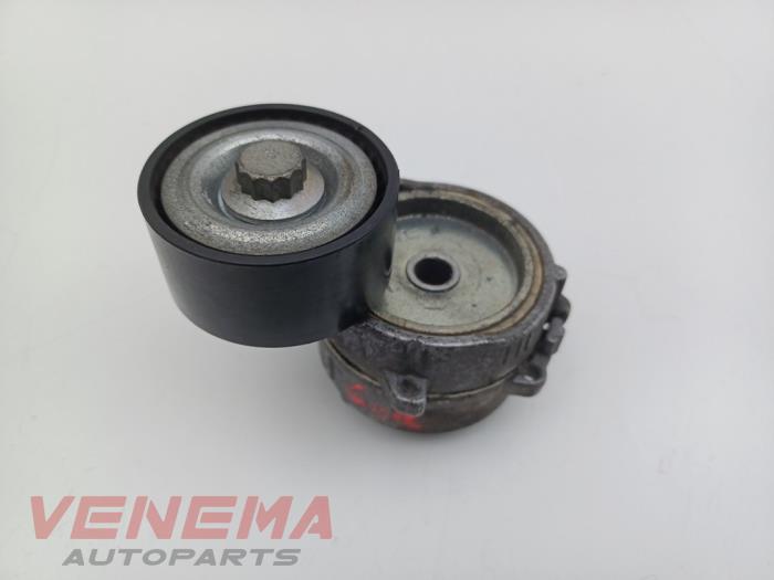 Usados Rodillo tensor correa múltiple Peugeot 208 II (UB/UH/UP) 1.2 Vti 12V PureTech 100 Precio € 19,99 Norma de margen ofrecido por Venema Autoparts