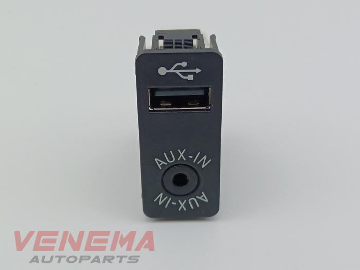 AUX in-socket connector