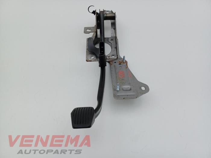 Używane Pedal hamulca Volvo V40 (MV) 2.0 D2 16V Cena € 39,99 Procedura marży oferowane przez Venema Autoparts
