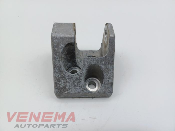 Used Engine mount Volvo V40 (MV) 2.0 D2 16V Price € 9,99 Margin scheme offered by Venema Autoparts