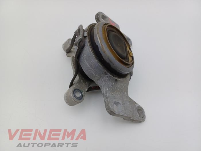 Engine mount from a Volvo V40 (MV) 2.0 D2 16V 2016