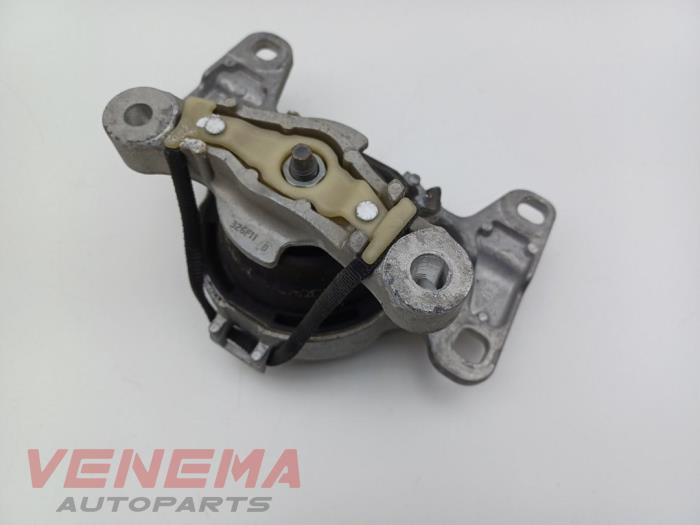 Engine mount from a Volvo V40 (MV) 2.0 D2 16V 2016