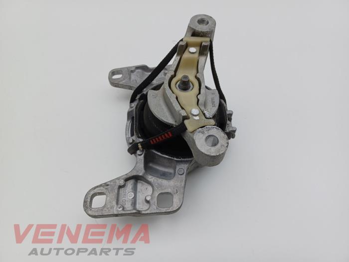 Engine mount from a Volvo V40 (MV) 2.0 D2 16V 2016