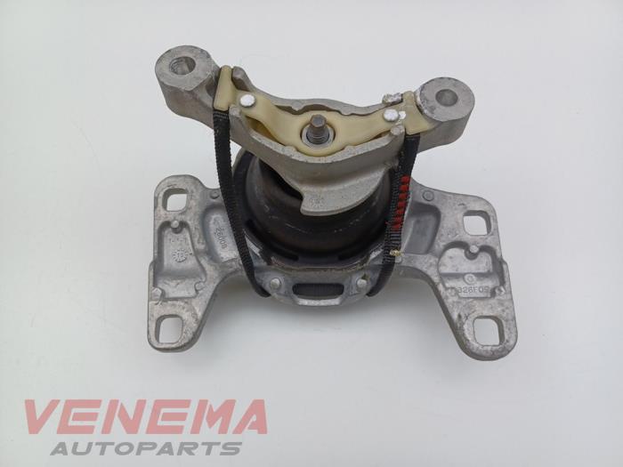 Engine mount from a Volvo V40 (MV) 2.0 D2 16V 2016