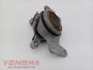 Engine mount from a Volvo V40 (MV) 2.0 D2 16V 2016