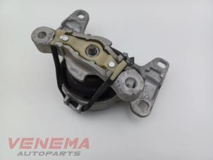 Engine mount from a Volvo V40 (MV) 2.0 D2 16V 2016