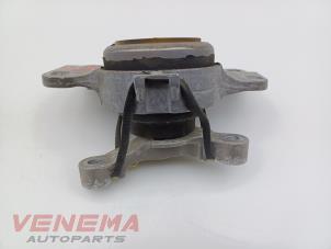 Engine mount from a Volvo V40 (MV) 2.0 D2 16V 2016