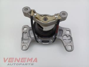 Engine mount from a Volvo V40 (MV) 2.0 D2 16V 2016