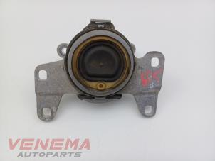 Engine mount from a Volvo V40 (MV) 2.0 D2 16V 2016