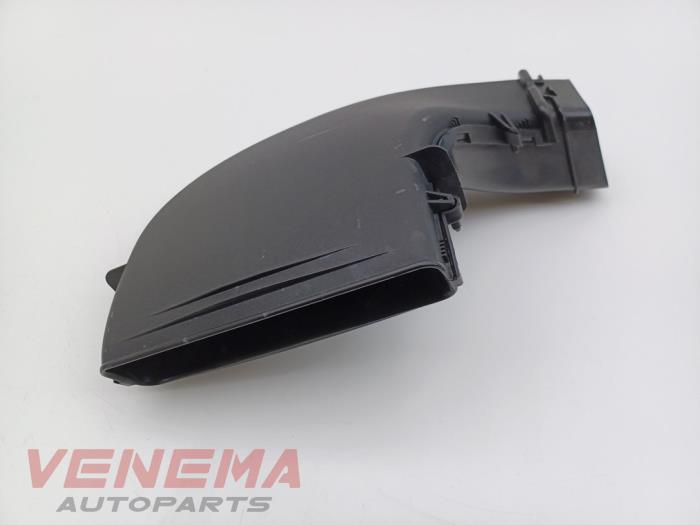 Begagnade Lufttratt Volvo V40 (MV) 2.0 D2 16V Pris € 9,99 Marginaltabell erbjuds av Venema Autoparts