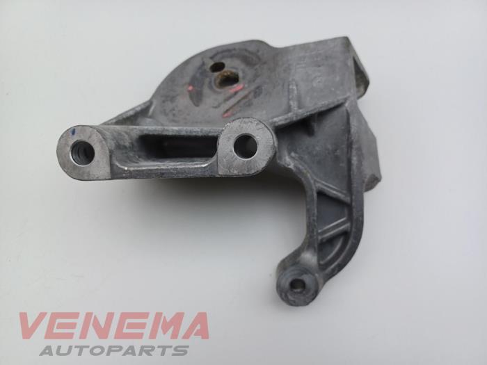 Used Engine mount Volvo V40 (MV) 2.0 D2 16V Price € 34,99 Margin scheme offered by Venema Autoparts