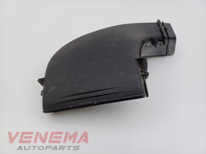 Begagnade Lufttratt Volvo V40 (MV) 2.0 D2 16V Pris € 9,99 Marginaltabell erbjuds av Venema Autoparts