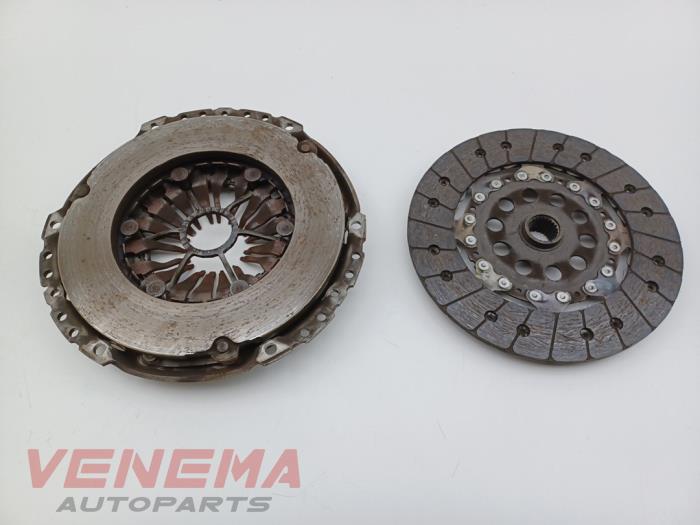 Clutch kit (complete) Volvo V40 2.0 D2 16V - 31325498 6906368 M66