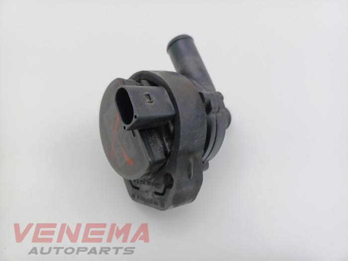 Używane Pompa wodna Mercedes GLE (W166) 350d 3.0 V6 24V BlueTEC 4-Matic Cena € 59,99 Procedura marży oferowane przez Venema Autoparts