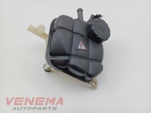 Usagé Réservoir d'expansion Mercedes GLE (W166) 350d 3.0 V6 24V BlueTEC 4-Matic Prix € 34,99 Règlement à la marge proposé par Venema Autoparts