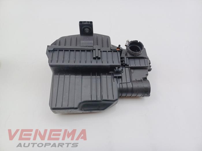 Begagnade Luftfilterhus Peugeot 208 II (UB/UH/UP) 1.2 Vti 12V PureTech 75 Pris € 19,99 Marginaltabell erbjuds av Venema Autoparts
