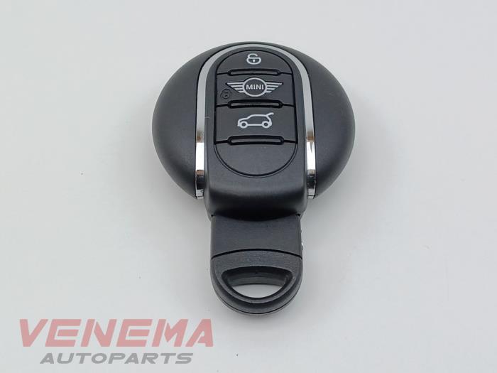 Używane Klucz Mini Mini (F56) 2.0 16V Cooper S Cena € 24,99 Procedura marży oferowane przez Venema Autoparts