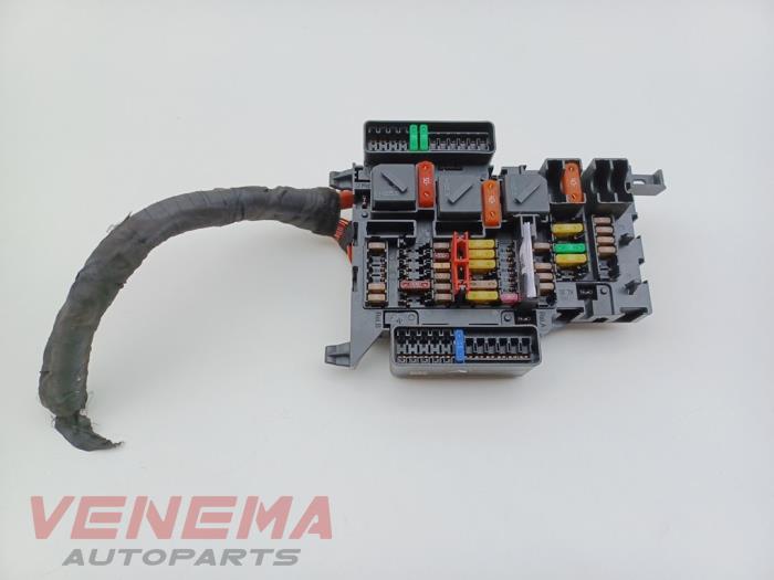 Begagnade Säkringsbox Mini Mini (F56) 2.0 16V Cooper S Pris € 24,99 Marginaltabell erbjuds av Venema Autoparts