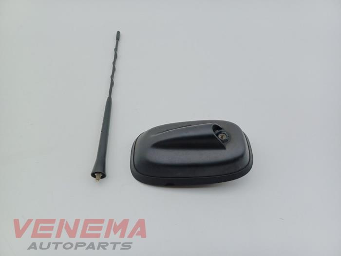 Używane Antena Mini Mini (F56) 2.0 16V Cooper S Cena € 39,99 Procedura marży oferowane przez Venema Autoparts