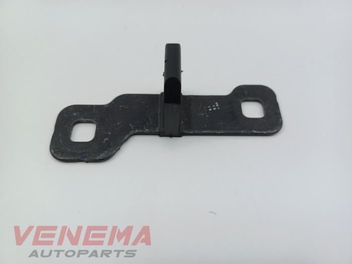 Używane Rygiel tylnej klapy Mini Mini (F56) 2.0 16V Cooper S Cena € 14,99 Procedura marży oferowane przez Venema Autoparts