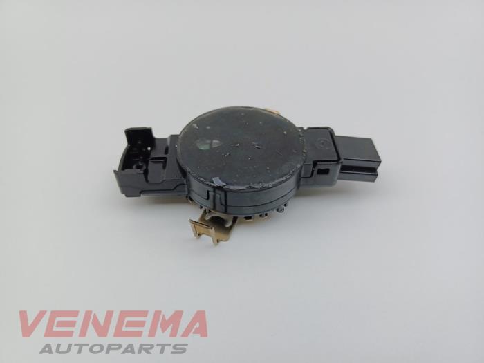 Begagnade Regnsensor BMW 1 serie (F21) 120i 2.0 16V Pris € 19,99 Marginaltabell erbjuds av Venema Autoparts