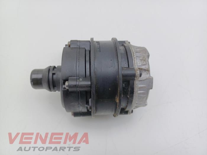 Begagnade Extra vattenpump BMW 1 serie (F21) 120i 2.0 16V Pris € 24,99 Marginaltabell erbjuds av Venema Autoparts