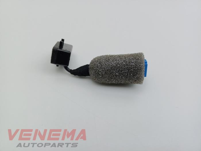 Używane Mikrofon BMW 1 serie (F21) 120i 2.0 16V Cena € 9,99 Procedura marży oferowane przez Venema Autoparts