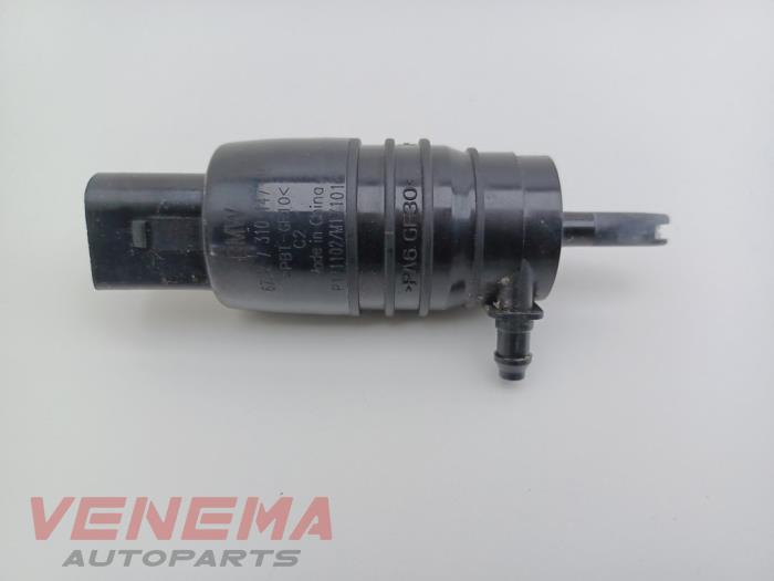 Używane Pompa spryskiwacza przód BMW 1 serie (F21) 120i 2.0 16V Cena € 9,99 Procedura marży oferowane przez Venema Autoparts