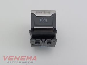 Usados Interruptor de freno de mano Peugeot 3008 II (M4/MC/MJ/MR) 1.2 12V e-THP PureTech 130 Precio € 14,99 Norma de margen ofrecido por Venema Autoparts