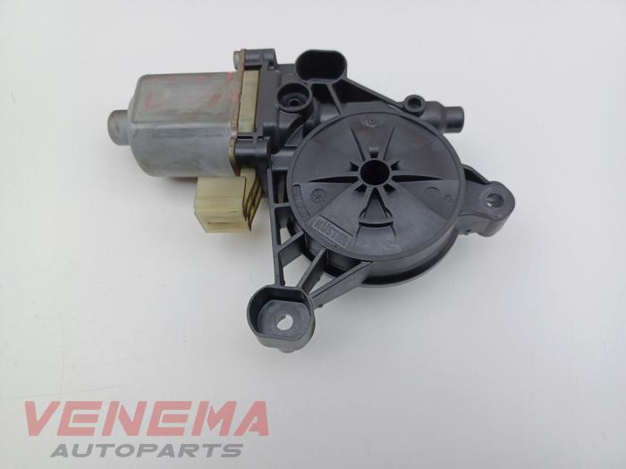 Usados Motor de ventanilla de puerta Volkswagen Golf VIII (CD1) 1.0 eTSI 12V Precio € 9,99 Norma de margen ofrecido por Venema Autoparts