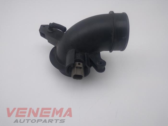 Luftmengenmesser van een Ford Focus 3 Wagon 1.0 Ti-VCT EcoBoost 12V 125 2017