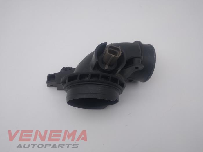 Luftmengenmesser van een Ford Focus 3 Wagon 1.0 Ti-VCT EcoBoost 12V 125 2017