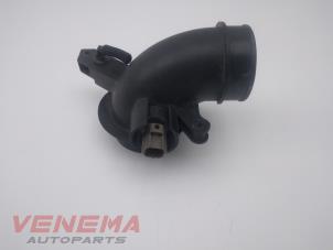 Luftmengenmesser van een Ford Focus 3 Wagon 1.0 Ti-VCT EcoBoost 12V 125 2017