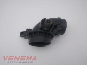 Luftmengenmesser van een Ford Focus 3 Wagon 1.0 Ti-VCT EcoBoost 12V 125 2017