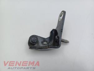Charnière supérieure dx porte avant droite Ford Fiesta du 11/2001-6/2012 Hing