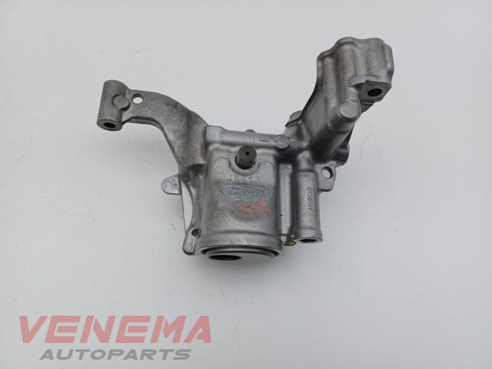 Używane Pompa oleju Ford Focus 3 Wagon 1.0 Ti-VCT EcoBoost 12V 125 Cena € 69,99 Procedura marży oferowane przez Venema Autoparts
