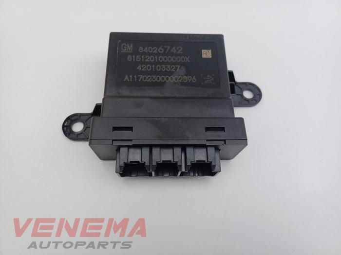 Begagnade PDC-modul Opel Astra K Sports Tourer 1.6 BiTurbo CDTI 16V Pris € 49,99 Marginaltabell erbjuds av Venema Autoparts