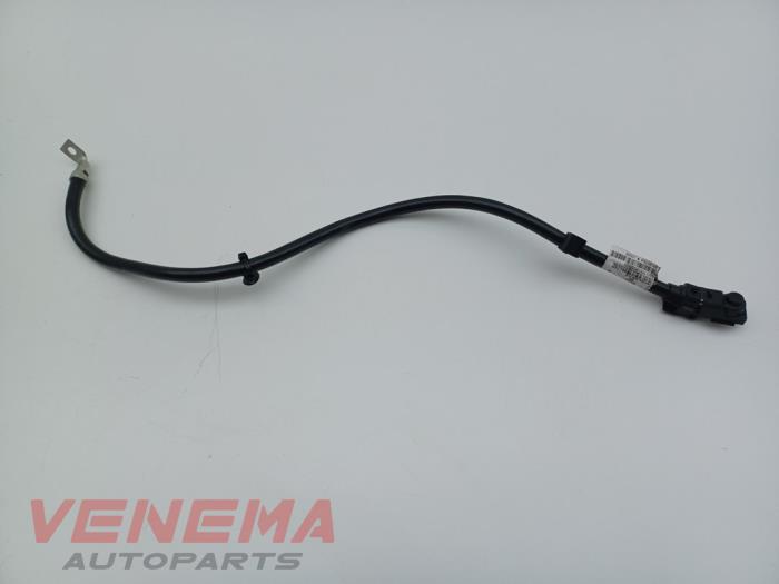 Używane Biegun akumulator Opel Astra K Sports Tourer 1.6 BiTurbo CDTI 16V Cena € 24,99 Procedura marży oferowane przez Venema Autoparts